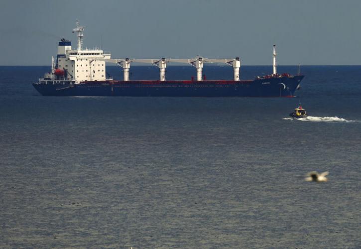 Forbes: 3 εμπορικά πλοία έσπασαν το ρωσικό «μπλόκο» στη Μαύρη Θάλασσα