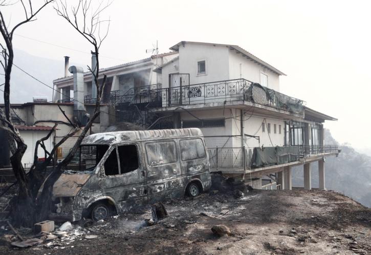 Στις φλόγες η Δυτ. Αττική: Κάηκαν σπίτια σε Φυλή, Χασιά -Εκκενώνονται τα Άνω Λιόσια, προς Πάρνηθα το μέτωπο