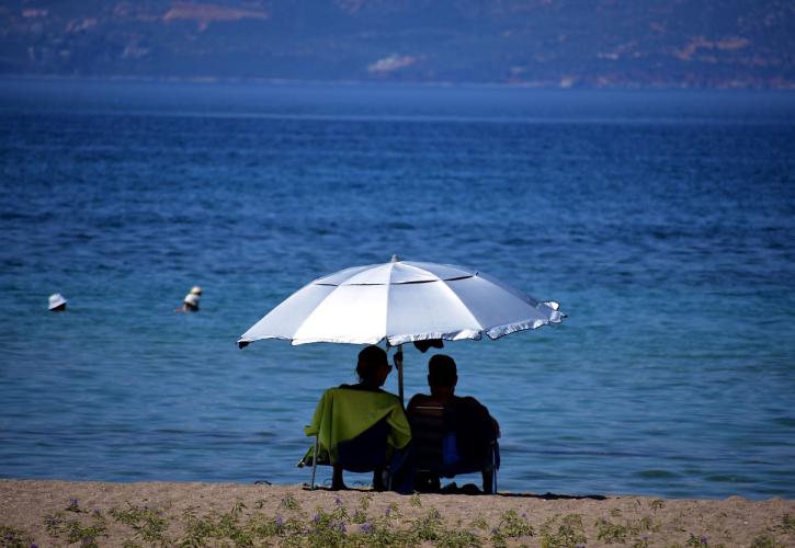 Γερμανία: Ένας στους δύο κάνει περικοπές στις διακοπές