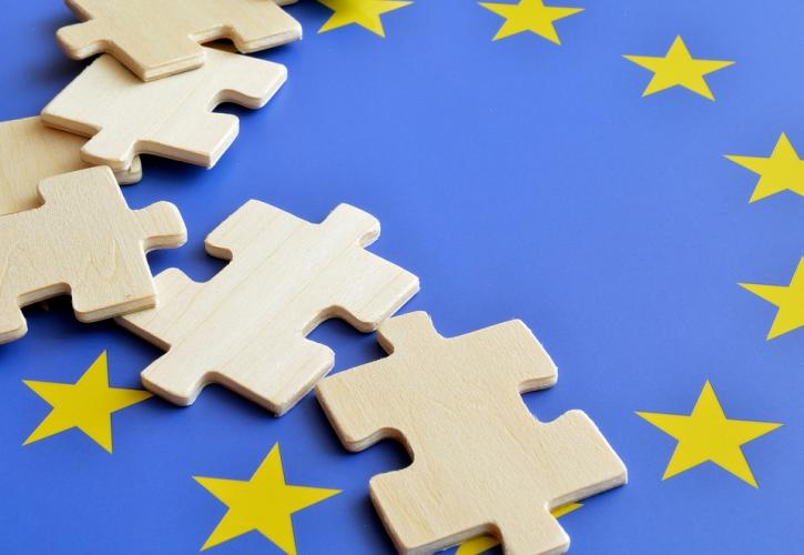 «Προστατευθείτε από τη χειραγώγηση»: Οι 4 συμβουλές της Κομισιόν για τις Ευρωεκλογές