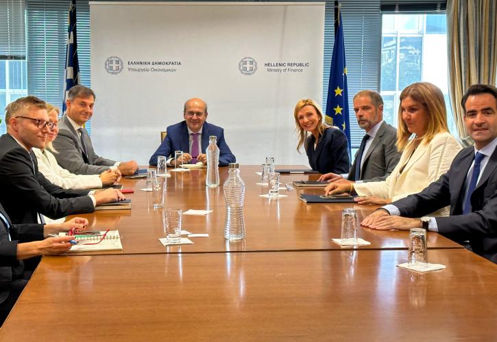 Χατζηδάκης: Συνάντηση με το προεδρείο της Ένωσης Ελλήνων Εφοπλιστών