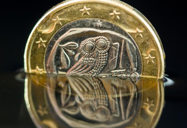 Πλήγμα στην ανταγωνιστικότητα από το ισχυρό ευρώ – Πώς θα ενισχυθεί η θέση της ελληνικής οικονομίας