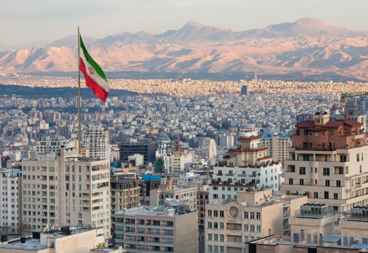 Ιράν: Ένας μεταρρυθμιστής κι ένας υπερσυντηρητικός αντιμέτωποι στο β' γύρο των προεδρικών εκλογών