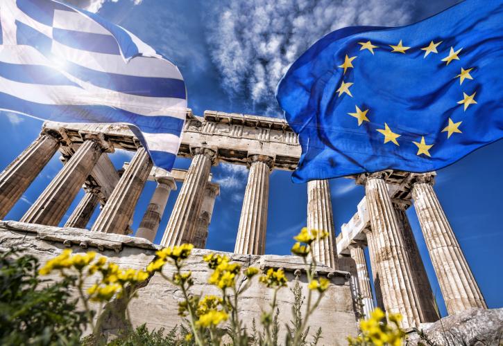 Daniel Kral (Oxford Economics): «Πρωταθλήτρια» Ευρωζώνης η Ελλάδα στη μείωση του χρέους