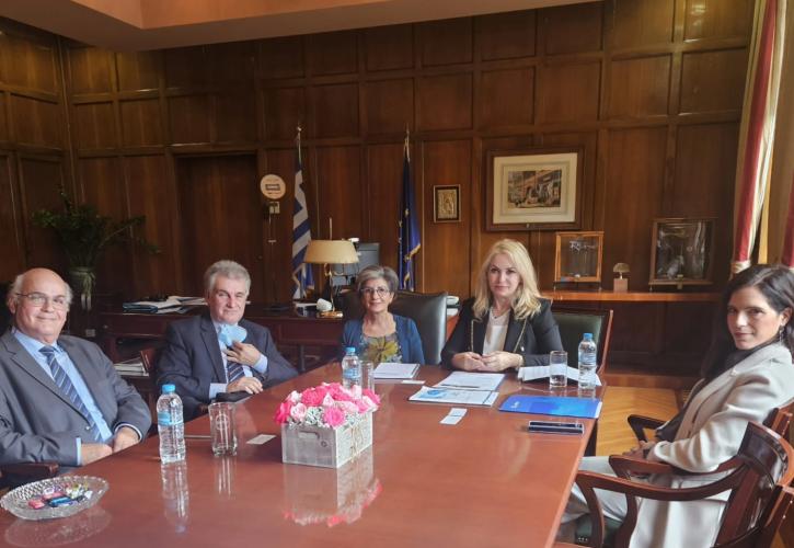 Συνάντηση της υφυπουργού Ανάπτυξης Άννας Μάνη με την HellasLab