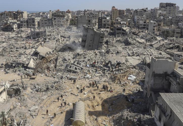 O ισραηλινός στρατός βομβαρδίζει τη νότια Γάζα