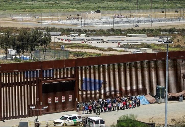 Οι ΗΠΑ κλείνουν τα σύνορά τους με το Μεξικό στους παράτυπους μετανάστες που ζητούν άσυλο
