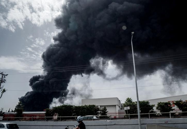 Κάτω Κηφισιά: Έκρηξη και μεγάλη φωτιά σε εργοστάσιο – Ήχησε το 112