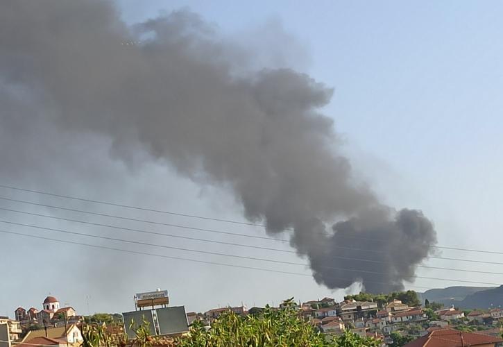 Mεγάλη φωτιά σε εργοτάξιο στη Λεπενού - Ένας νεκρός