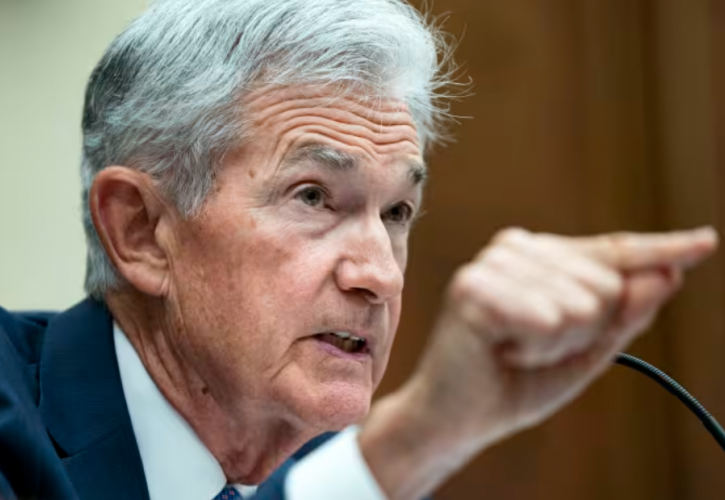 Πάουελ: Η Fed δεν δεν θα περιμένει μέχρι ο πληθωρισμός να φτάσει στο 2% για να μειώσει τα επιτόκια