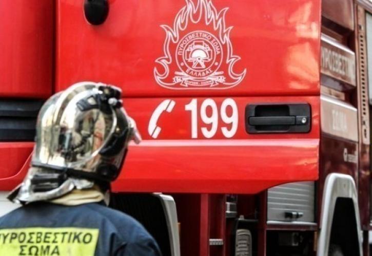 Φωτιά στου Φιλοπάππου - Συναγερμός στην Πυροσβεστική