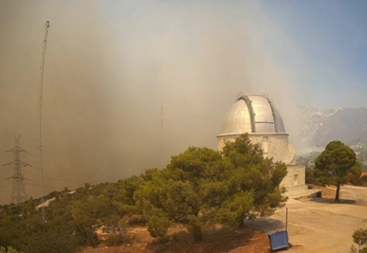 Πεντέλη: Μέσα στο Εθνικό Αστεροσκοπείο Αθηνών οι φλόγες - Κρίσιμη η κατάσταση