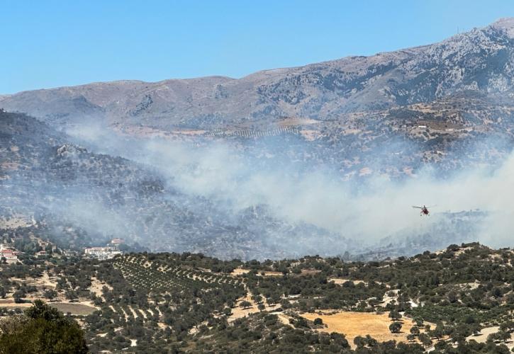 Χωρίς ενεργό μέτωπο η φωτιά στο Ρέθυμνο - Επιχειρούν 300 πυροσβέστες