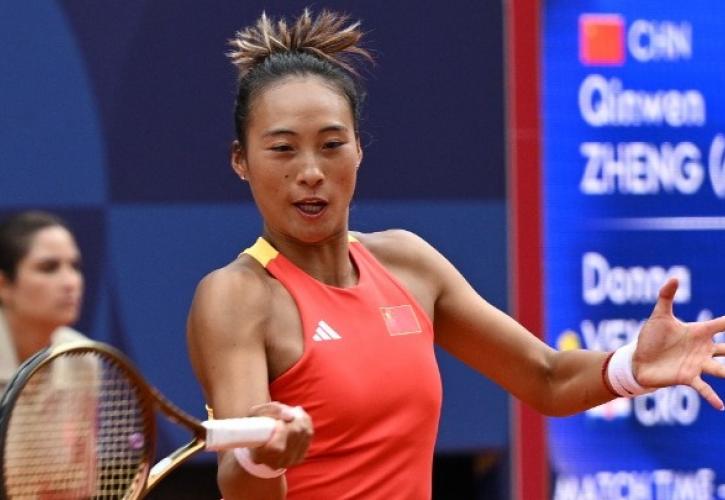 Η Ζενγκ έγινε η πρώτη Κινέζα που κατακτά χρυσό στο απλό γυναικών του τένις