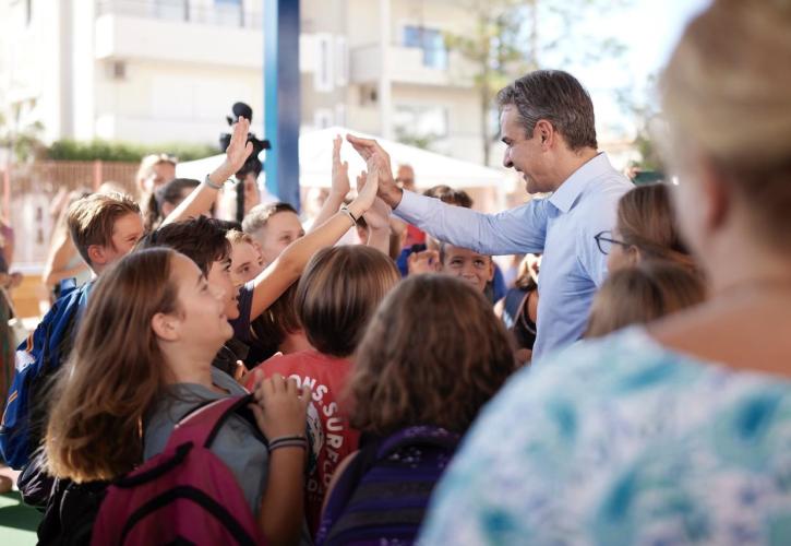 Αγιασμός στην έδρα του Παπανικολάου - Μικρές πασοκικές ιστορίες στον δρόμο για την κάλπη