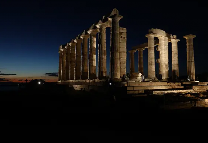 Εντυπωσιακός ο νέος φωτισμός του ναού του Ποσειδώνα στο Σούνιο - Φωτογραφίες