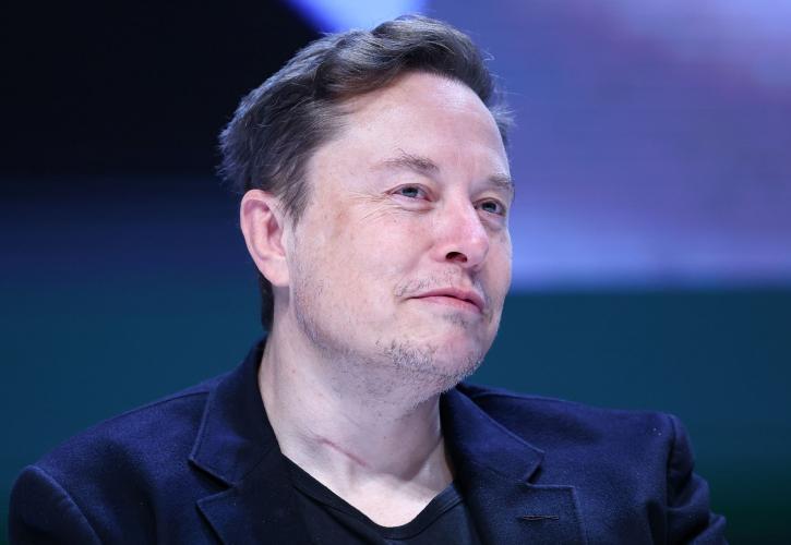 Εκτοξεύεται 15% η μετοχή της Tesla μετά την νίκη του Τραμπ