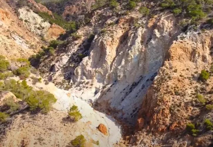 Σουσάκι: Ένα ηφαίστειο δίπλα απ' την Αθήνα