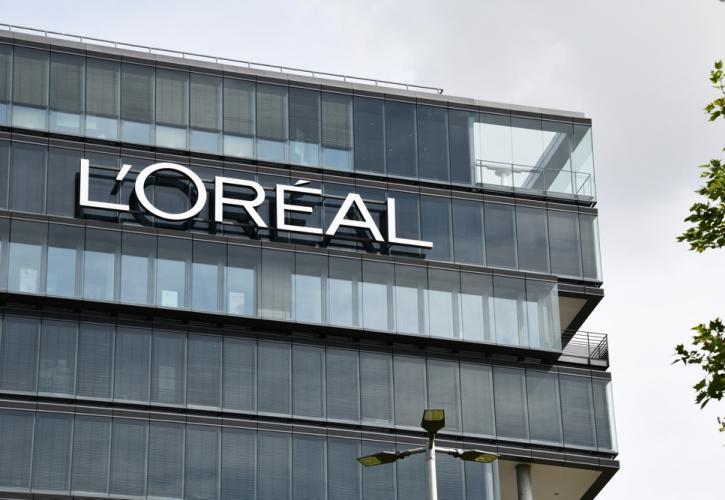 Η κληρονόμος της L'Oreal συνεχίζει να «ψηφίζει» Γαλλία παρά τη χασούρα των 26 δισ. ευρώ