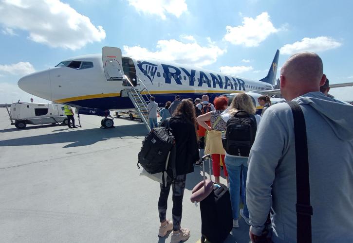 Νέο κάλεσμα Ryanair στην ΕΕ για περιορισμό στην πώληση αλκοόλ στα αεροδρόμια