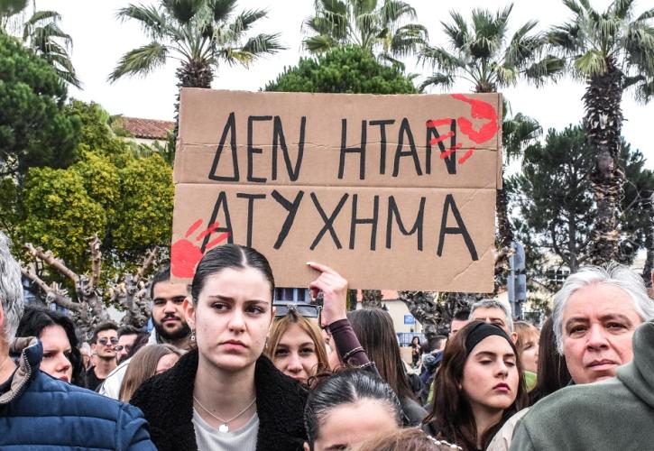 Μαζικές συγκεντρώσεις σε όλη τη χώρα για το σιδηροδρομικό δυστύχημα στα Τέμπη