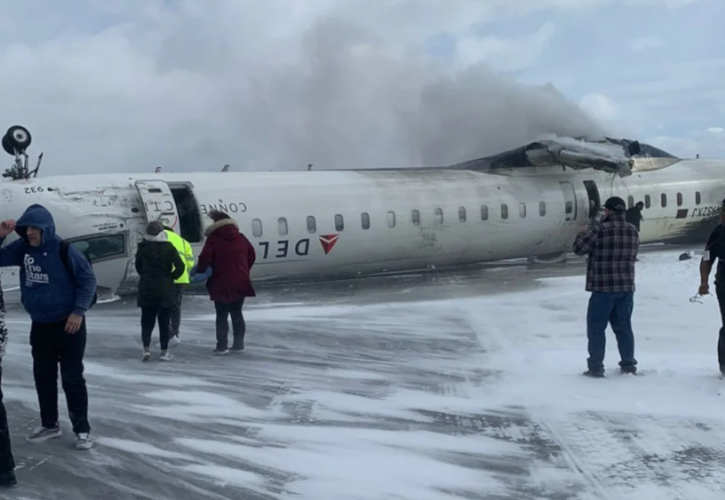 Τορόντο: Αεροσκάφος της Delta αναποδογύρισε κατά την προσγείωση - Οκτώ τραυματίες