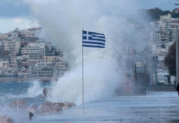 Θυελλώδεις άνεμοι στο Αιγαίο και χαμηλές θερμοκρασίες - Πού θα σημειωθούν χιονοπτώσεις