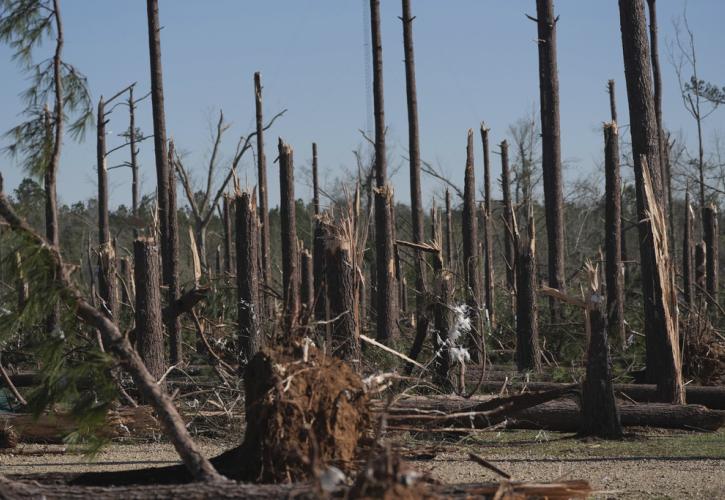 ΗΠΑ: Τουλάχιστον 40 νεκροί από τους ανεμοστρόβιλους και τις καταιγίδες