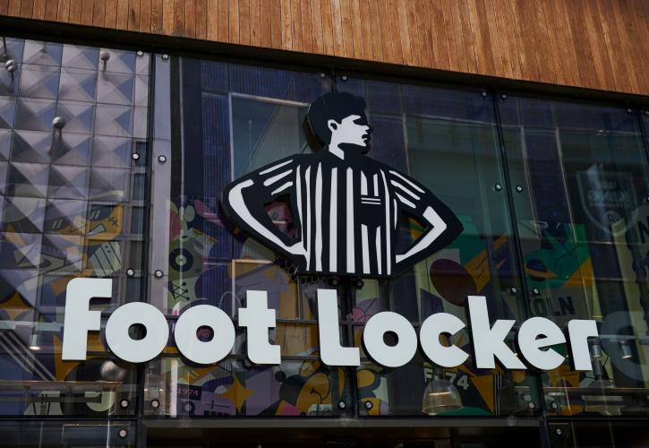 Η Foot Locker υποβάθμισε το outlook της για το 2025