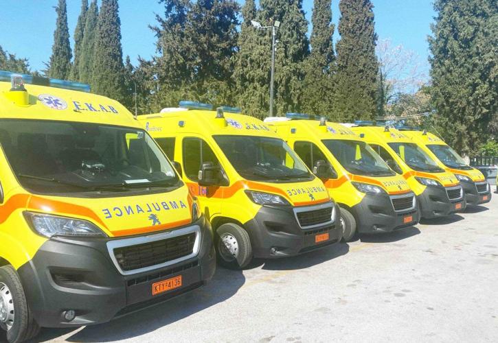 ΕΚΑΒ: Προμήθεια 52 ασθενοφόρων και 8 Κινητών Ιατρικών Μονάδων με χρηματοδότηση της Περ. Αττικής