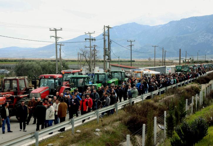 Βουλγαρία: Αγρότες κλείνουν σύνορα και δρόμους λόγω των ουκρανικών σιτηρών