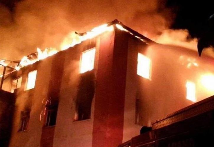 Πορτογαλία: Πυρκαγιά σε συνοικία της Λισαβόνας – Δύο νεκροί και 14 τραυματίες