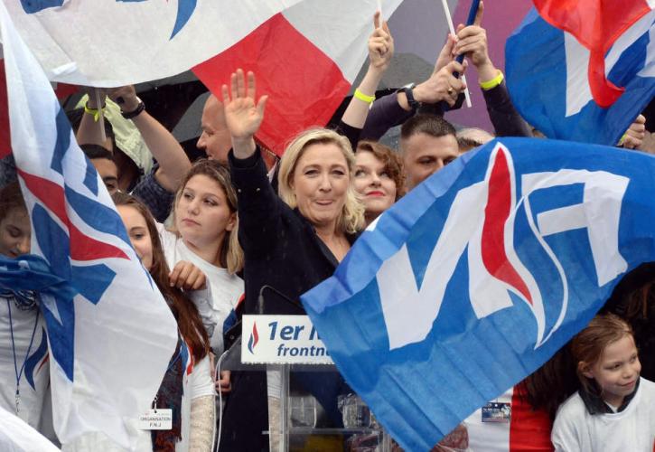 Γαλλία: Δημοσκοπική πρωτιά για την ακροδεξιά - Τρίτο το κόμμα Μακρόν