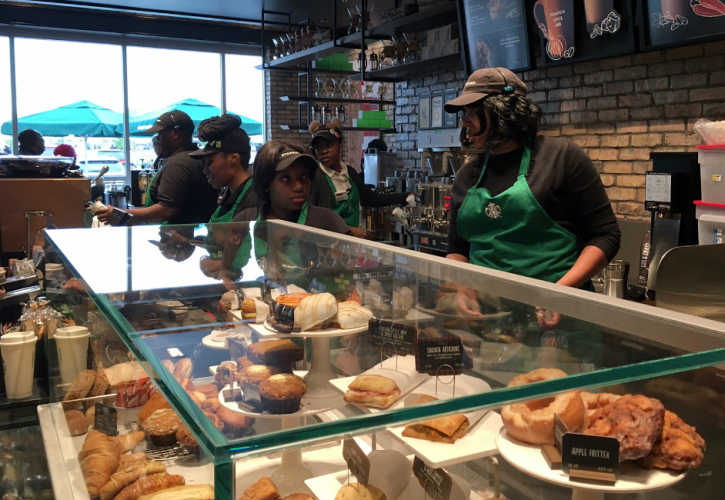 Starbucks: Απεργία σε πάνω από 100 καταστήματα, ανήμερα της Red Cup Day