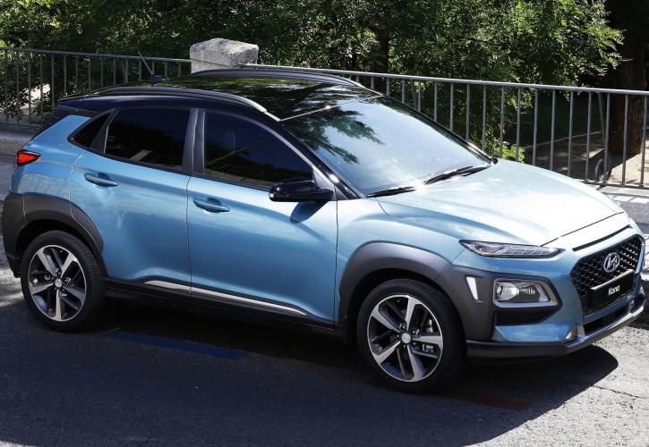 To Hyundai Kona μπαίνει στην πρίζα (vid)