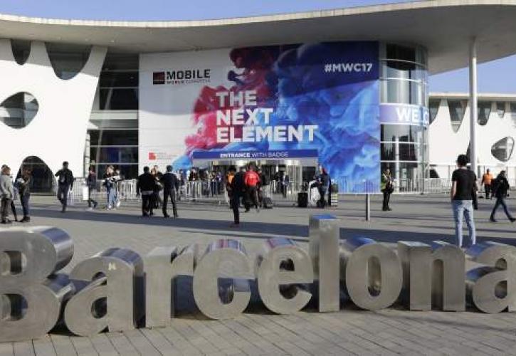 Tα νέα smartphones που είδαμε στη MWC 2018 στη Βαρκελώνη