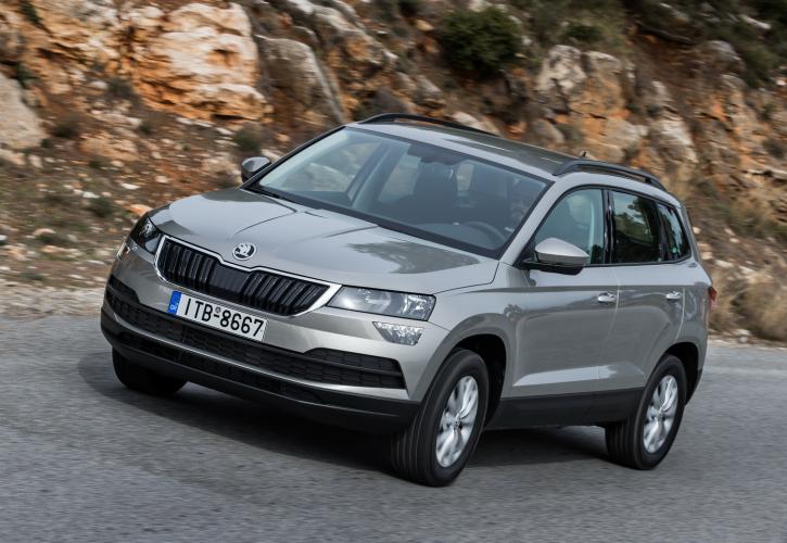 To SUV Karoq βάζει φτερά στη Skoda