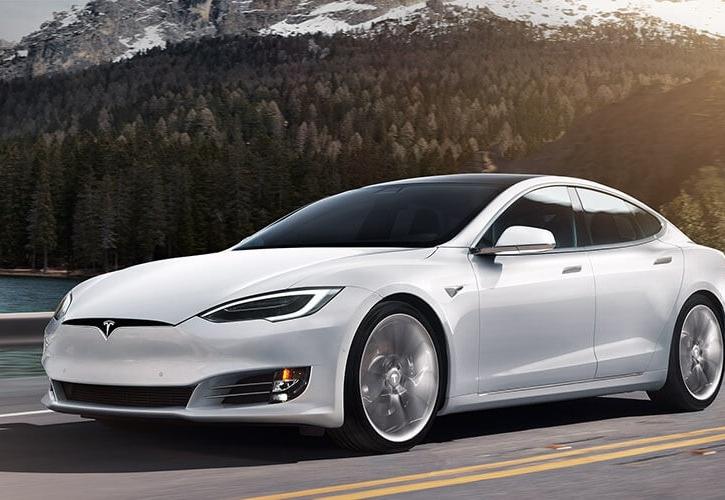 Η Tesla ανακαλεί 123.000 Model S