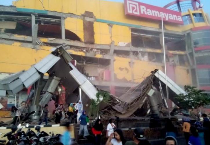 Ινδονησία: Περισσότερα από 120 κτίρια καταστράφηκαν από τον ισχυρό σεισμό των 7,6 Ρίχτερ