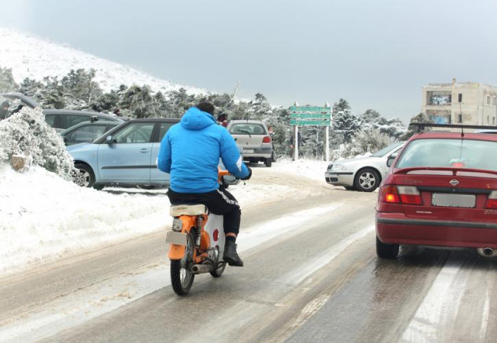 Στο «δρόμο» όλος ο μηχανισμός του Δήμου Αθηναίων για την αντιμετώπιση του χιονιά