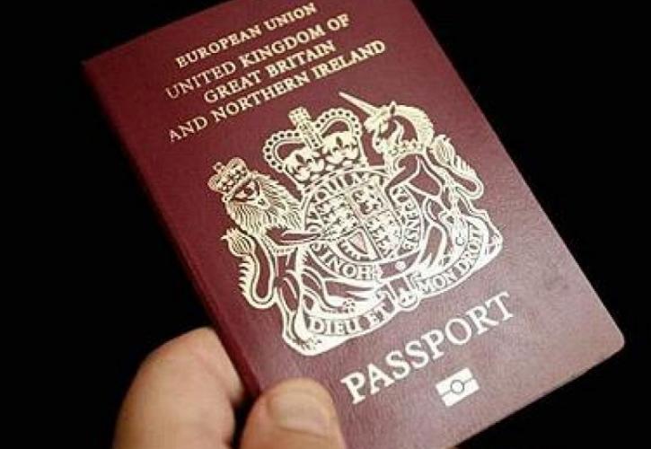 Brexit: Εκατομμύρια Βρετανοί τρέχουν να ανανεώσουν τα διαβατήριά τους - Διορία ως την Παρασκευή