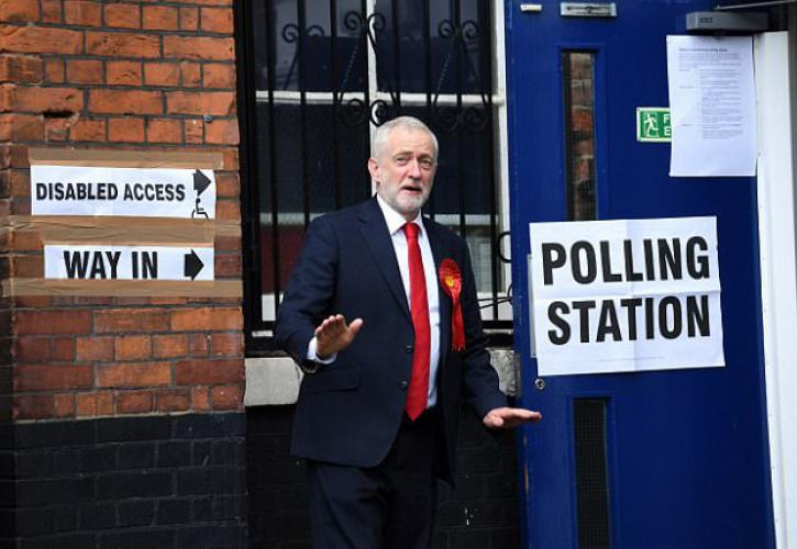 «Εθνικές εκλογές ή δημοψήφισμα» για το Brexit προτείνει ο Τζέρεμι Κόρμπιν