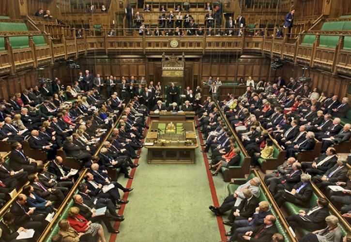 Βρετανία: Να ανοίξει το βρεταντικό κοινοβούλιο ζητά η αντιπολίτευση