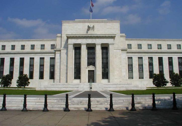Αμετάβλητα για 5η διαδοχική φορά τα επιτόκια της Fed - Τρεις μειώσεις μέσα στο 2024