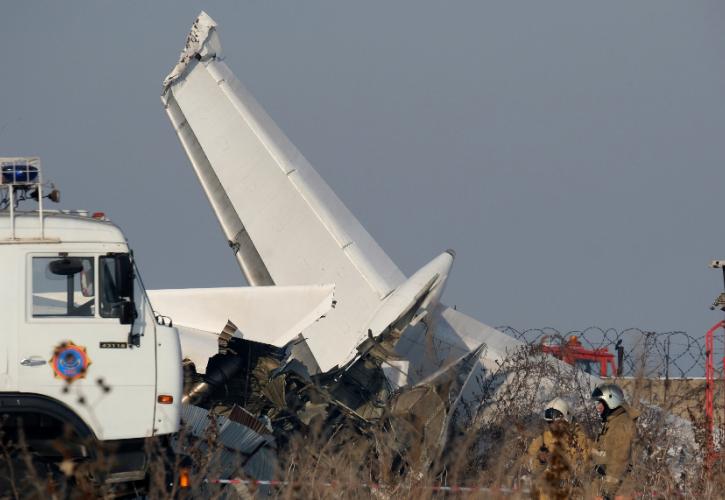Τραγωδία στο Καζακστάν με 12 νεκρούς μετά από συντριβή αεροσκάφους