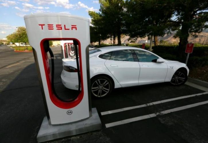 Tesla: «Ράλι» 10% για τη μετοχή - Στα 116 δισ. δολάρια η κεφαλαιοποίηση