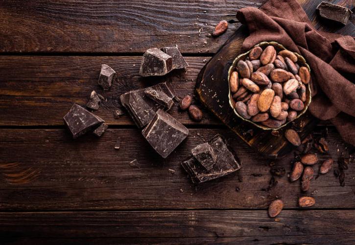 Bloomberg: Άσχημα νέα για τους «γλυκατζήδες» - Έρχεται νέα αύξηση στην τιμή της σοκολάτας