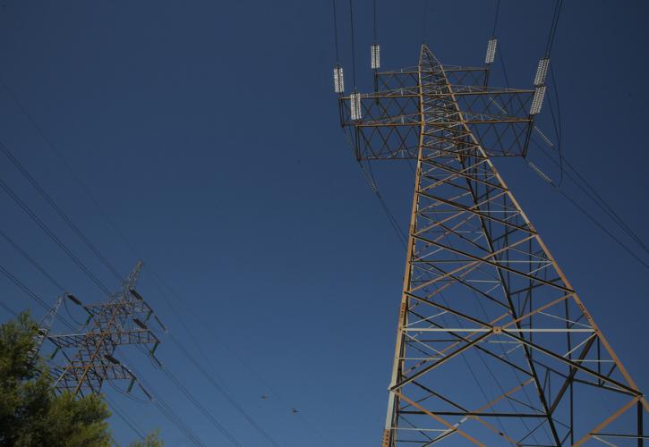 ΔΕΔΔΗΕ: Σε περιοχές παραμένουν βλάβες ηλεκτροδότησης