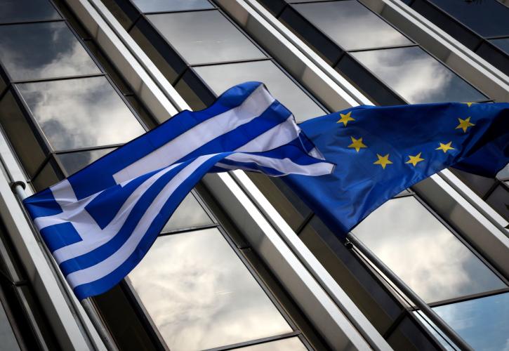 Bloomberg για δημοσιονομικούς στόχους: Η Ελλάδα κινδυνεύει να φανεί ασυνεπής