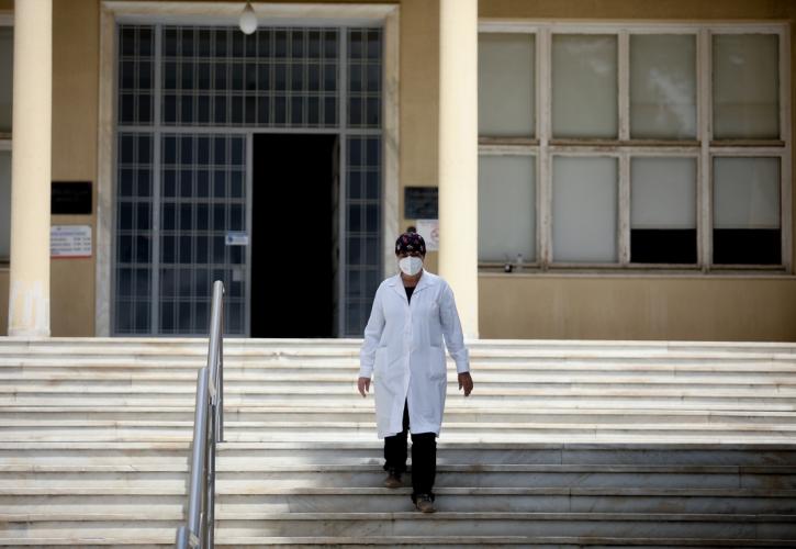 Θ. Βασιλακόπουλος: Μειοψηφία οι γιατροί- αρνητές του εμβολίου